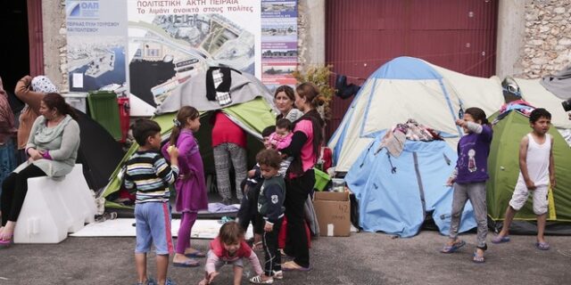 Μέχρι το Πάσχα θα έχουν μεταφερθεί οι περισσότεροι πρόσφυγες από το λιμάνι του Πειραιά