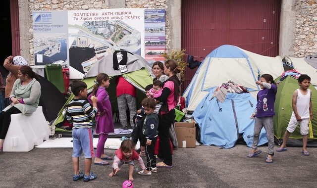 Μέχρι το Πάσχα θα έχουν μεταφερθεί οι περισσότεροι πρόσφυγες από το λιμάνι του Πειραιά