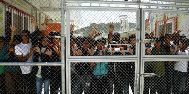 Αβραμόπουλος: Απογοητευτικά τα αποτελέσματα της έως τώρα μετεγκατάστασης των προσφύγων