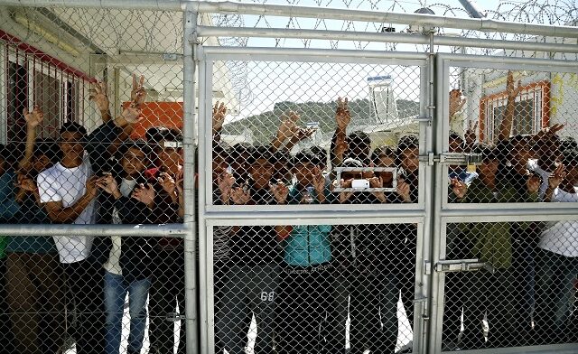Αβραμόπουλος: Απογοητευτικά τα αποτελέσματα της έως τώρα μετεγκατάστασης των προσφύγων