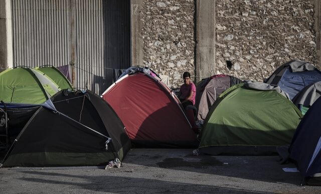 Νέα κέντρα προσφύγων – μεταναστών εξήγγειλε ο Βίτσας