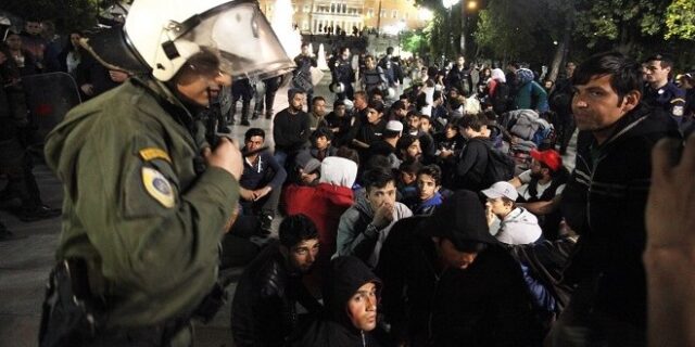 Πρόσφυγες προσπάθησαν να κατασκηνώσουν στο Σύνταγμα