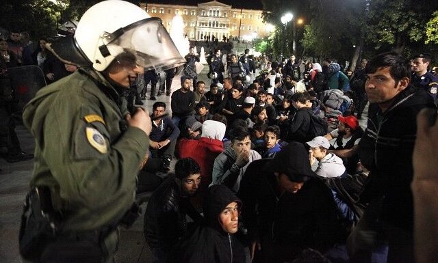 Πρόσφυγες προσπάθησαν να κατασκηνώσουν στο Σύνταγμα