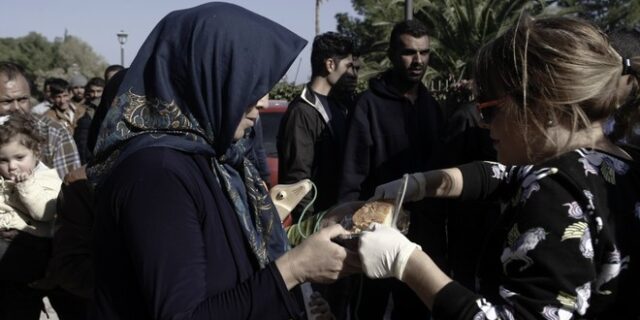 Απαλλάσσονται από ΦΠΑ οι δωρεές υπέρ προσφύγων