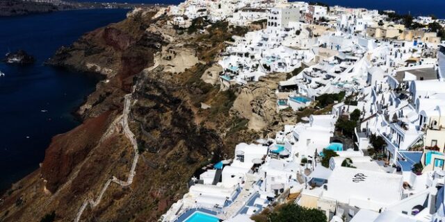 TripAdvisor: Η Σαντορίνη το δεύτερο καλύτερο νησί στον κόσμο
