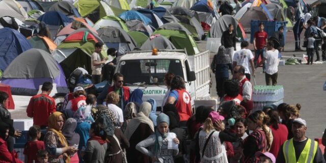 Ποιοι προσπαθούν να ‘εγκλωβίσουν’ τους πρόσφυγες στο Λιμάνι του Πειραιά