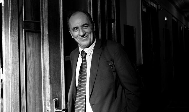 Βουλή: μπες – βγες στο νομοσχέδιο Σταθάκη για την Έρευνα