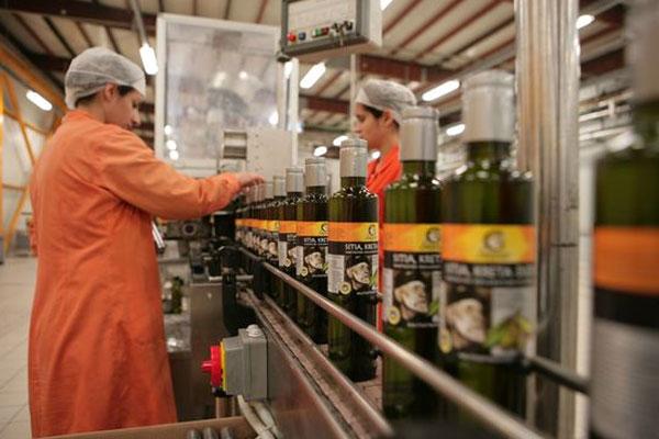 Σε ελεύθερη πτώση η βιομηχανική παραγωγή στη χώρα μας