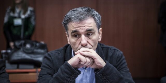 Στα δόντια των δανειστών