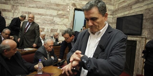 Συμφωνία μέχρι το Πάσχα βλέπει το υπουργείο Οικονομικών