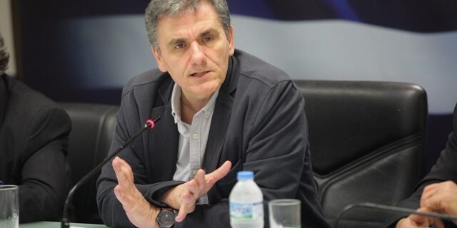 Συγκλίσεις και αποκλίσεις με το ΔΝΤ