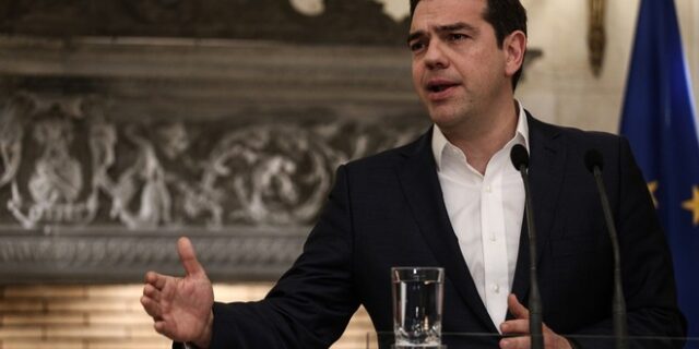 Φεύγει κι αφήνει πίσω του συντρίμμια;