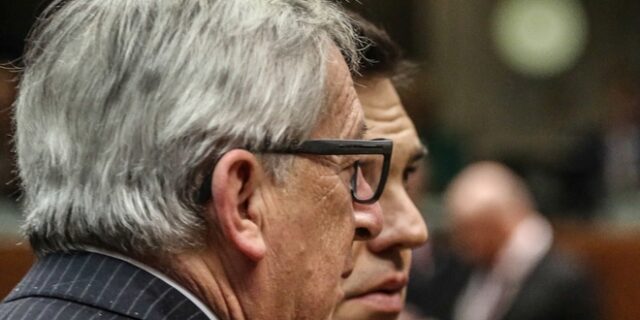 Ο ‘σύντροφος’ Γιούνκερ κατά Σόιμπλε και υπέρ της Ελλάδας
