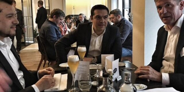 Όταν ο Τσίπρας έπινε μπύρες με τον εκδότη της Bild
