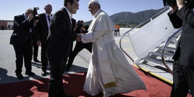Τσίπρας στο CNN: Ο Πάπας έδειξε ότι η Ελλάδα δεν πρέπει να μείνει μόνη της