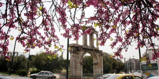Άνοδος της θερμοκρασίας και πιθανότητα βροχών τη Μεγάλη Πέμπτη