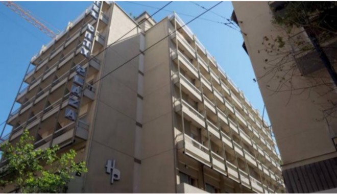 City Plaza: Κατάληψη στο εγκαταλελειμμένο ξενοδοχείο για τη στέγαση προσφύγων. Η οργή της ιδιοκτήτριας στο Facebook