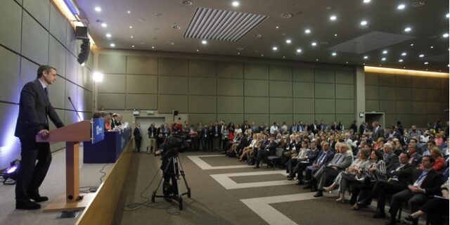 LIVE εικόνα: Με την ομιλία Μητσοτάκη ‘κλείνει’ το 10 τακτικό συνέδριο της ΝΔ