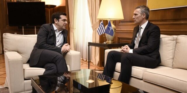 Τσίπρας με Στόλτενμπεργκ για Σκοπιανό: Να τηρηθεί πιστά το Βουκουρέστι