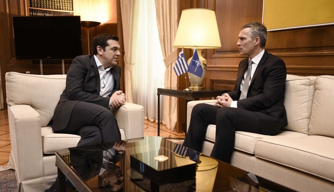 Τσίπρας με Στόλτενμπεργκ για Σκοπιανό: Να τηρηθεί πιστά το Βουκουρέστι
