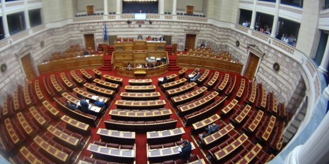 Σύγκρουση Τσίπρα-Μητσοτάκη για ακροδεξιά, “νόμο και τάξη”. Live Εικόνα