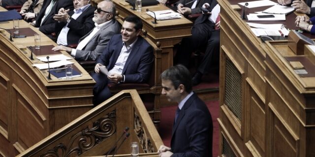Μετωπική στη Βουλή για θαλασσοδάνεια και διαπραγμάτευση