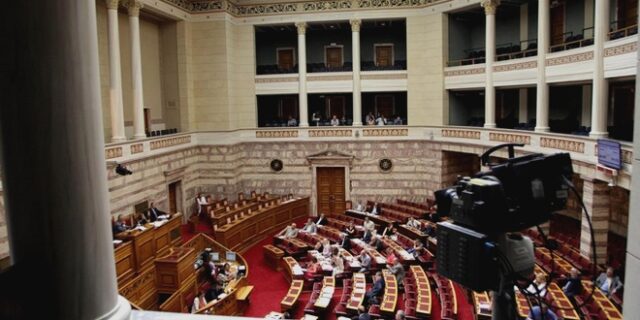 Σύγκρουση για τα θαλασσοδάνεια κομμάτων-ΜΜΕ, με φόντο τη διαπραγμάτευση