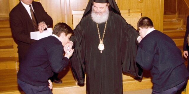 Αρχιεπίσκοπος Χριστόδουλος: Η αμφιλεγόμενη ‘ταυτότητα’ του