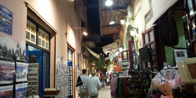 Ζευγάρι αλλοδαπών έκανε ‘dolce vita’ στα ελληνικά νησιά επί δύο μήνες με πλαστές πιστωτικές