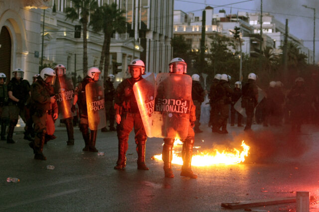 Δολοφονική επίθεση κατά διαδηλωτών καταγγέλλει η ΛΑΕ