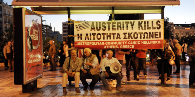 Συλλαλητήριο πολιτών στο Σύνταγμα ενάντια σε λιτότητα και μνημόνια