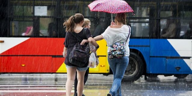 Χαλάει ο καιρός: Ισχυρές βροχές και χαλαζοπτώσεις