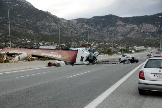 Μακελειό στην Κινέτα. Δύο νεκροί και ένας τραυματίας από τροχαίο δυστύχημα