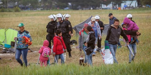 Συνεχίζεται η απομάκρυνση προσφύγων από την Ειδομένη