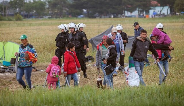 Συνεχίζεται η απομάκρυνση προσφύγων από την Ειδομένη