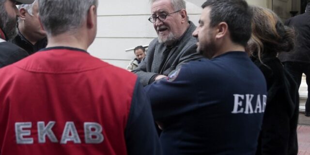 Υπουργείο Υγείας: Η διαπλοκή αυτοκτονεί, μετά το ΚΕΕΛΠΝΟ στο ΕΚΑΒ
