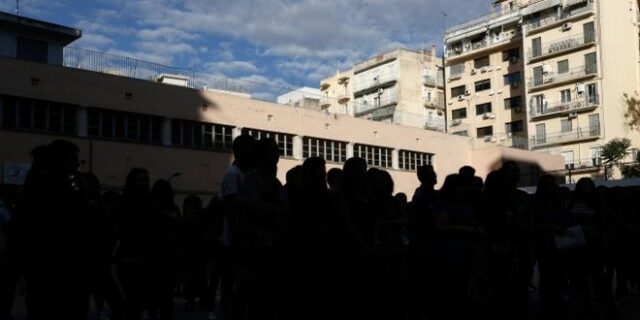 Πανελλήνιες 2016: Με Αρχαία Ελληνικά και Μαθηματικά συνεχίζονται οι εξετάσεις