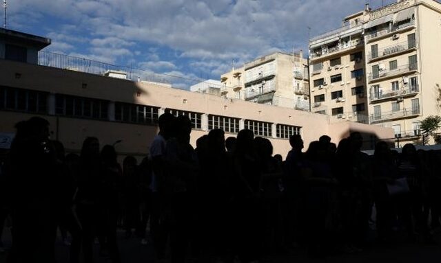 Πανελλήνιες 2016: Με Αρχαία Ελληνικά και Μαθηματικά συνεχίζονται οι εξετάσεις