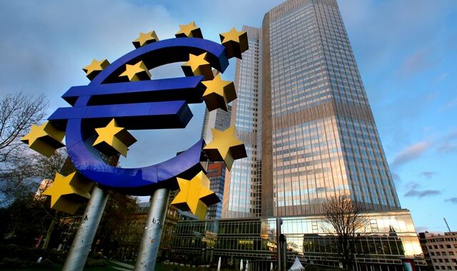WSJ: Προς αποδοχή των ελληνικών ομολόγων Η ΕΚΤ
