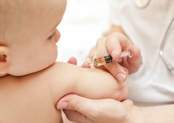 Καταργούν τα εμβόλια στους μικρούς μαθητές