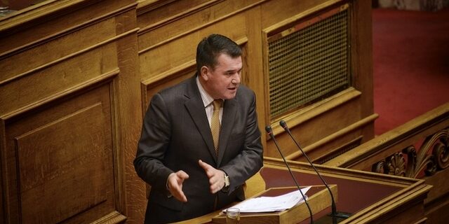 Η ΝΔ προκαλεί τον Καμμένο για το πάγωμα των μισθών των ένστολων