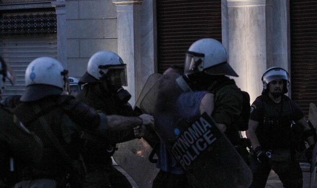 Πάταξον μεν, ερώτησον δε: Ερώτηση 37 βουλευτών του ΣΥΡΙΖΑ για την αστυνομική βία