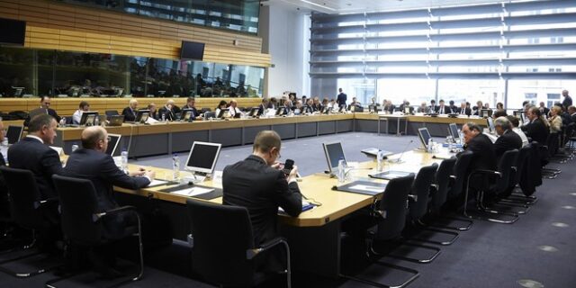 Το Βερολίνο πιέζει ΔΝΤ να δεχθεί την λύση για το χρέος