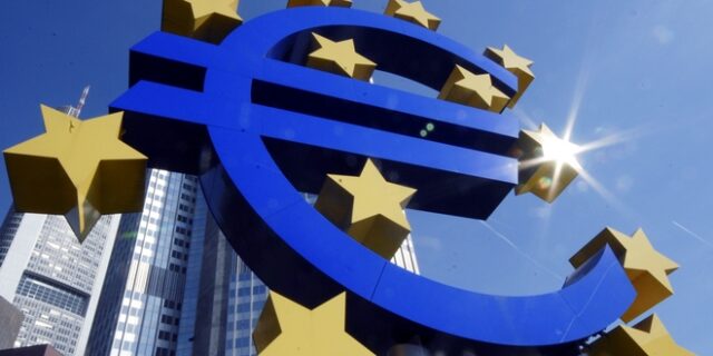 Die Welt: Το ευρώ κινδυνεύει από τους λαϊκιστές και όχι από την Ελλάδα