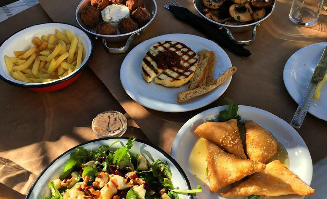 Σε αυτά τα δύο ελληνικά εστιατόρια πρέπει να φας μια φορά στη ζωή σου
