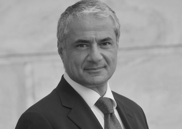 Πέθανε ο οικονομολόγος και καθηγητής Διεθνών Οικονομικών Γιάννης Τσαμουργκέλης