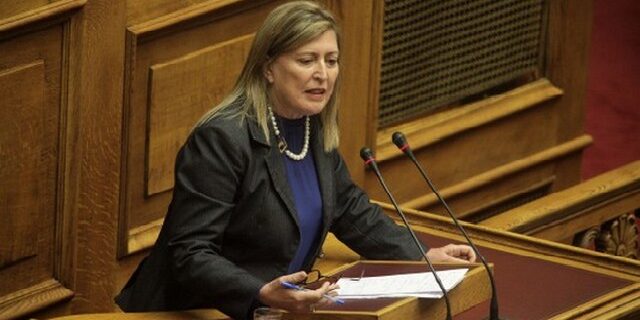 Καρακώστα: Κόβουμε το ΕΚΑΣ σε εκείνους που δεν το δικαιούνται