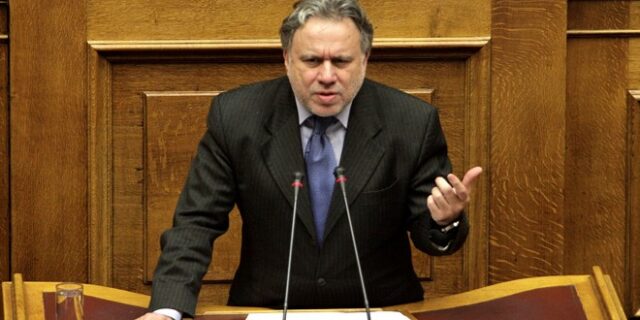 Τρίμηνη παράταση Κατρούγκαλου στο αγγελιόσημο