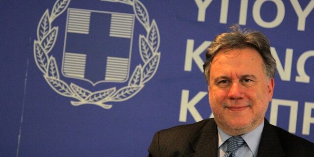 Εισφορές ελεύθερων επαγγελματιών. Τι διευκρινίζει το υπουργείο Εργασίας
