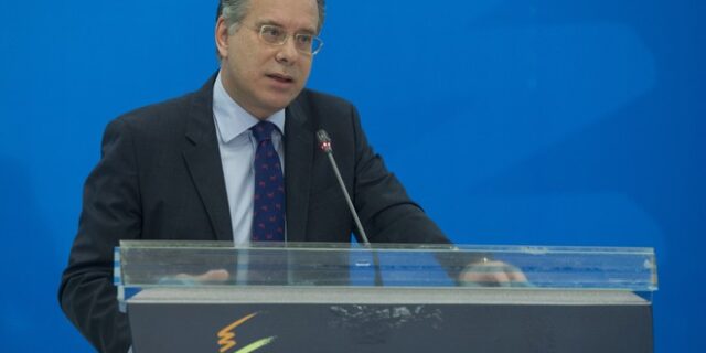 Κουμουτσάκος: Κόφτης 6 χλμ. στην ενημέρωση στην Ειδομένη
